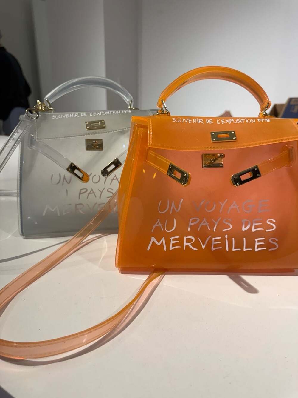 Un Voyage Au Pays Des Merveilles Clear Jelly Handbag Set